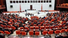 CHP’de üç küme başkanvekili TBMM Başkanlığı’na ortak imzalı yasa teklifi verdi: ‘Asgari fiyata üç ayda bir zam’