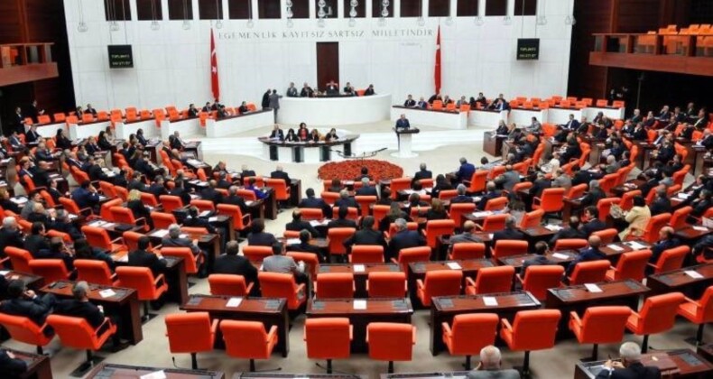 CHP’de üç küme başkanvekili TBMM Başkanlığı’na ortak imzalı yasa teklifi verdi: ‘Asgari fiyata üç ayda bir zam’