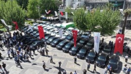 CHP’li lider muhtaçlık fazlası araçları sergiledi: ‘Artık şatafata son!’