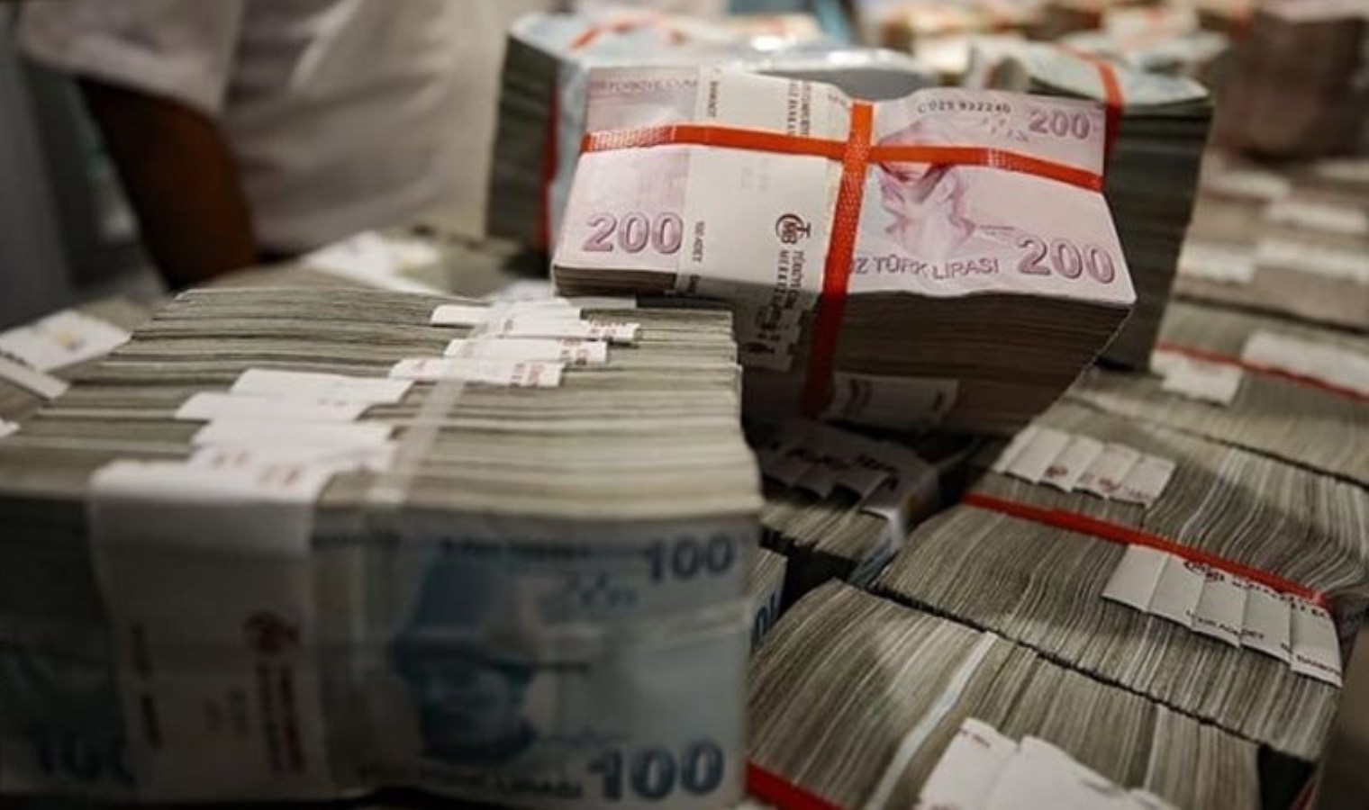 CHP’li Mahmut Tanal tek tek sıraladı: İşte AKP, MHP ve kayyumdan alınan kimi belediyelerin borç listesi…