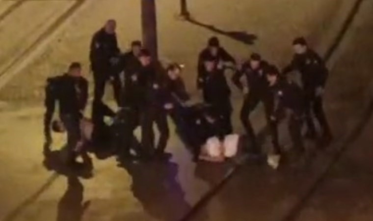 Çorbacıda ‘hesap ücreti’ arbedesi: Arbede sırasında hududu aşan 3 polis vazifeden uzaklaştırıldı