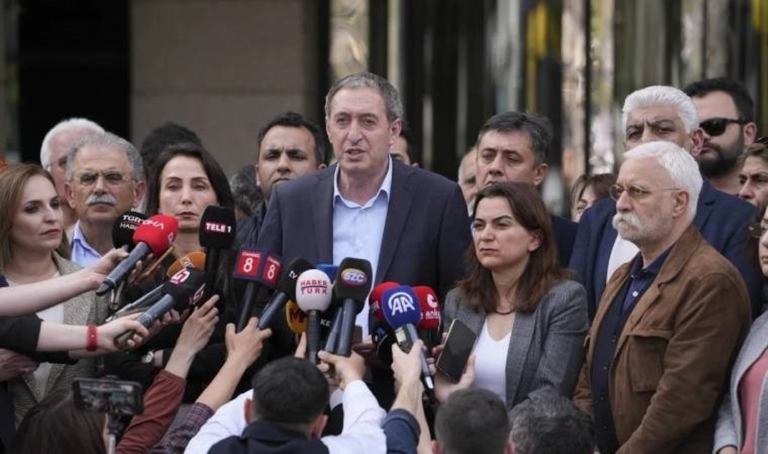 Cumhurbaşkanı Erdoğan, lokal seçim sonuçlarına hürmet göstereceğini belirtmişti: Kayyum kararı gecikmedi