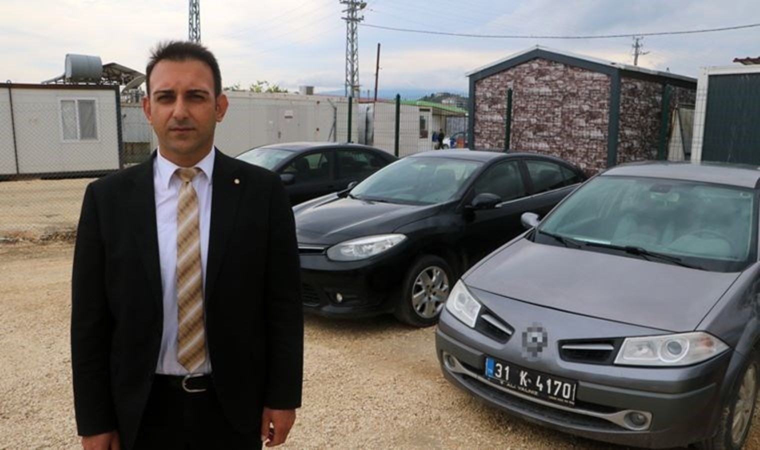 Defne Belediye Başkanı, makam aracı uygulamasını kaldırarak araçları satışa çıkardı