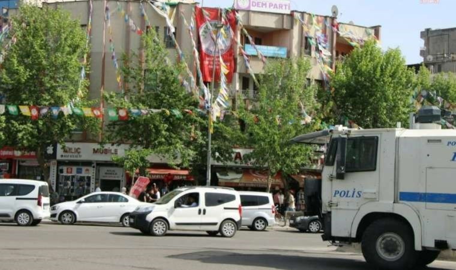 DEM Parti Batman Vilayet Başkanlığı’na operasyon: İl başkanı gözaltına alındı