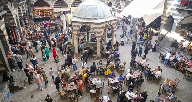 Diyarbakır bayram tatilinde yaklaşık 500 bin kişiyi ağırladı: ‘Tarihinin en büyük yoğunluğu…’