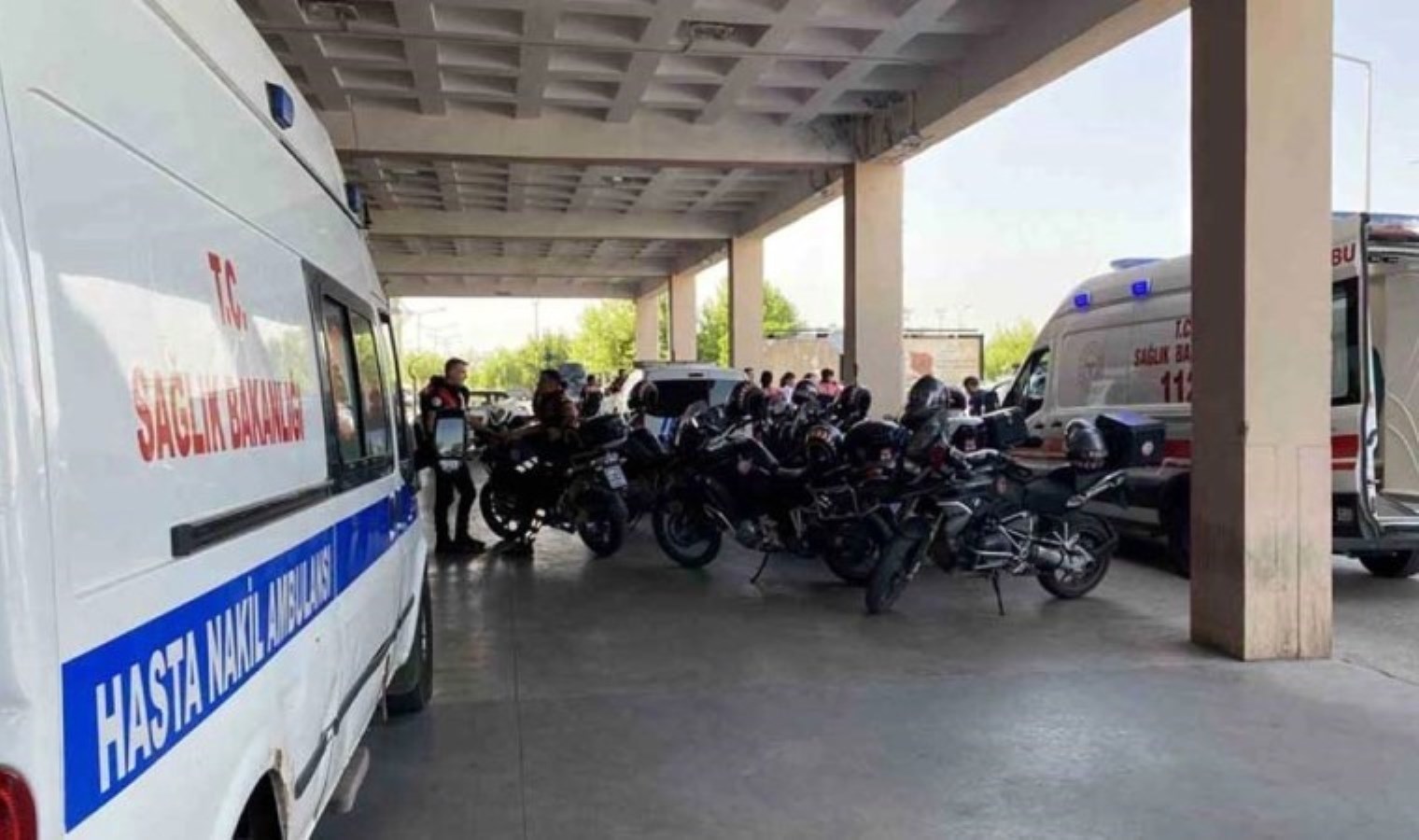 Diyarbakır’da hastane önünde bıçaklı hengame: 4 yaralı