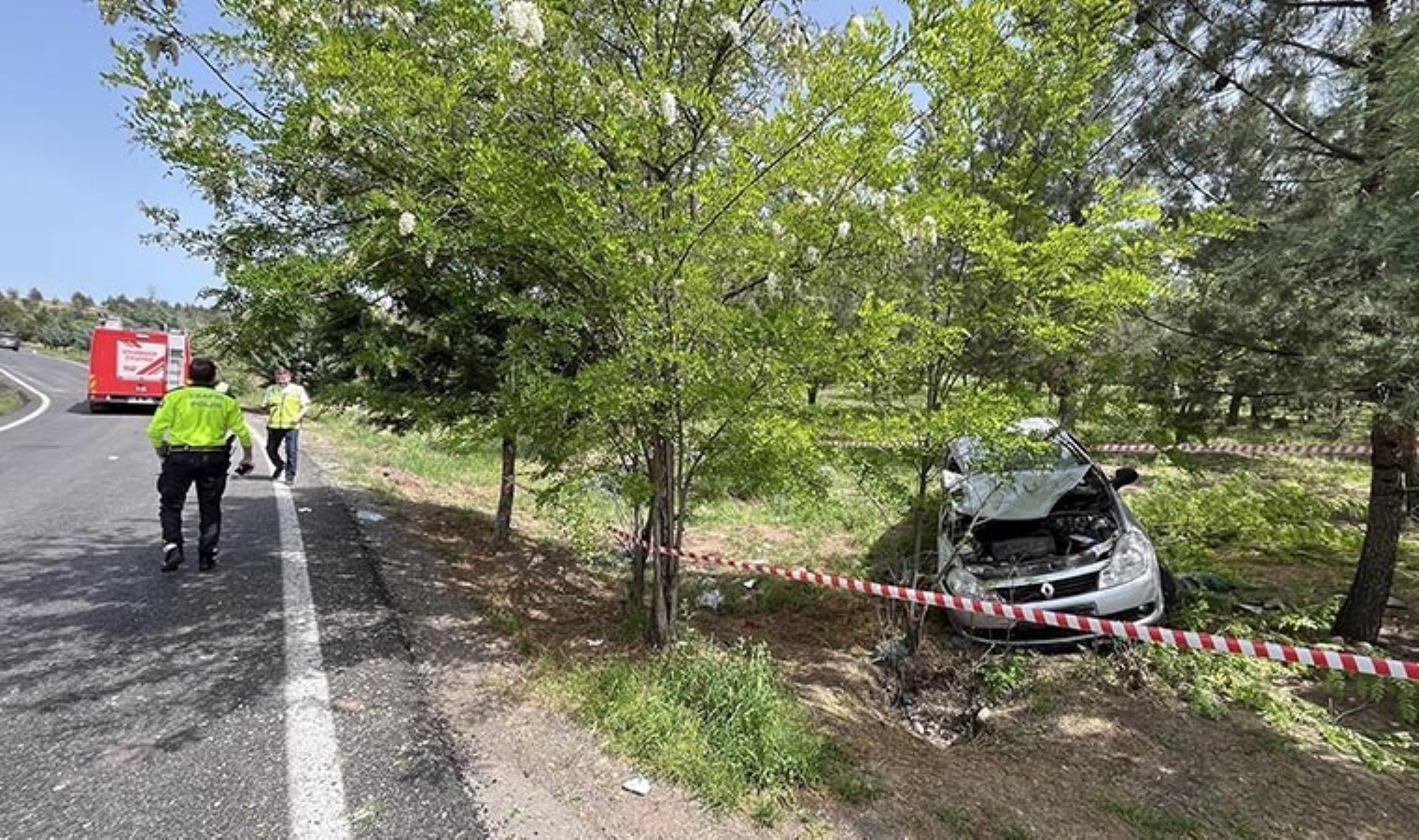 Diyarbakır’da lastiği fırlayan araba takla attı: 3 yaralı