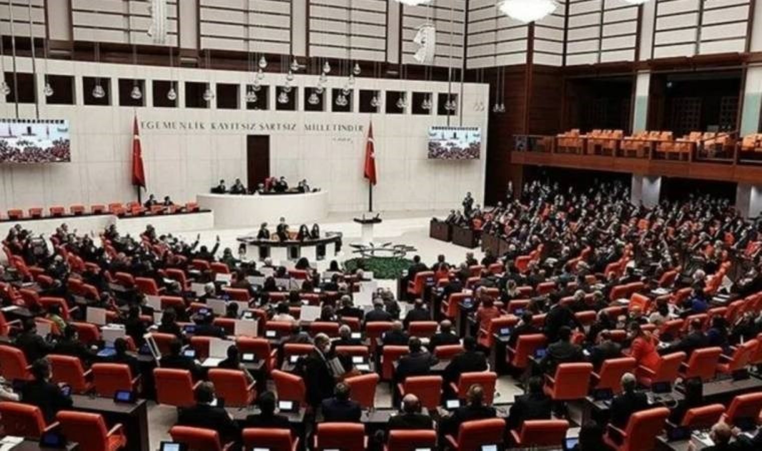 Dünya Bankası ile imzalanan, mültecilere tarımda istihdam kurallı mutabakat Meclis’i karıştırdı: ‘Bu nasıl bir ihanettir’