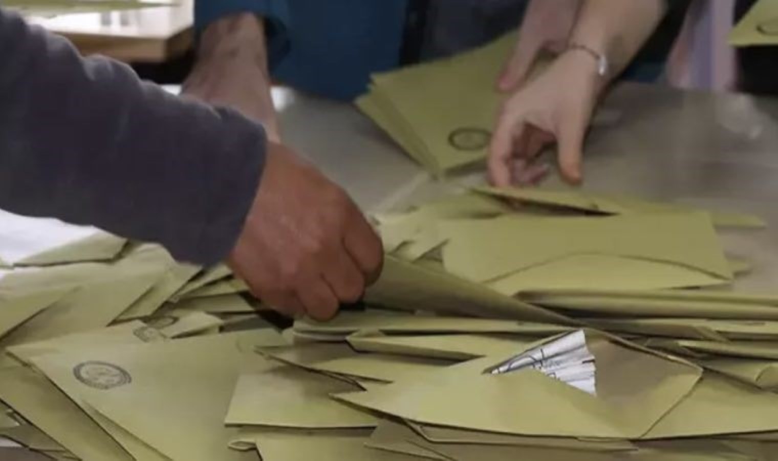 Edirne’de sayılmayan oyların çöpe atıldığı savıyla soruşturma başlatıldı; muhtar seçilemedi