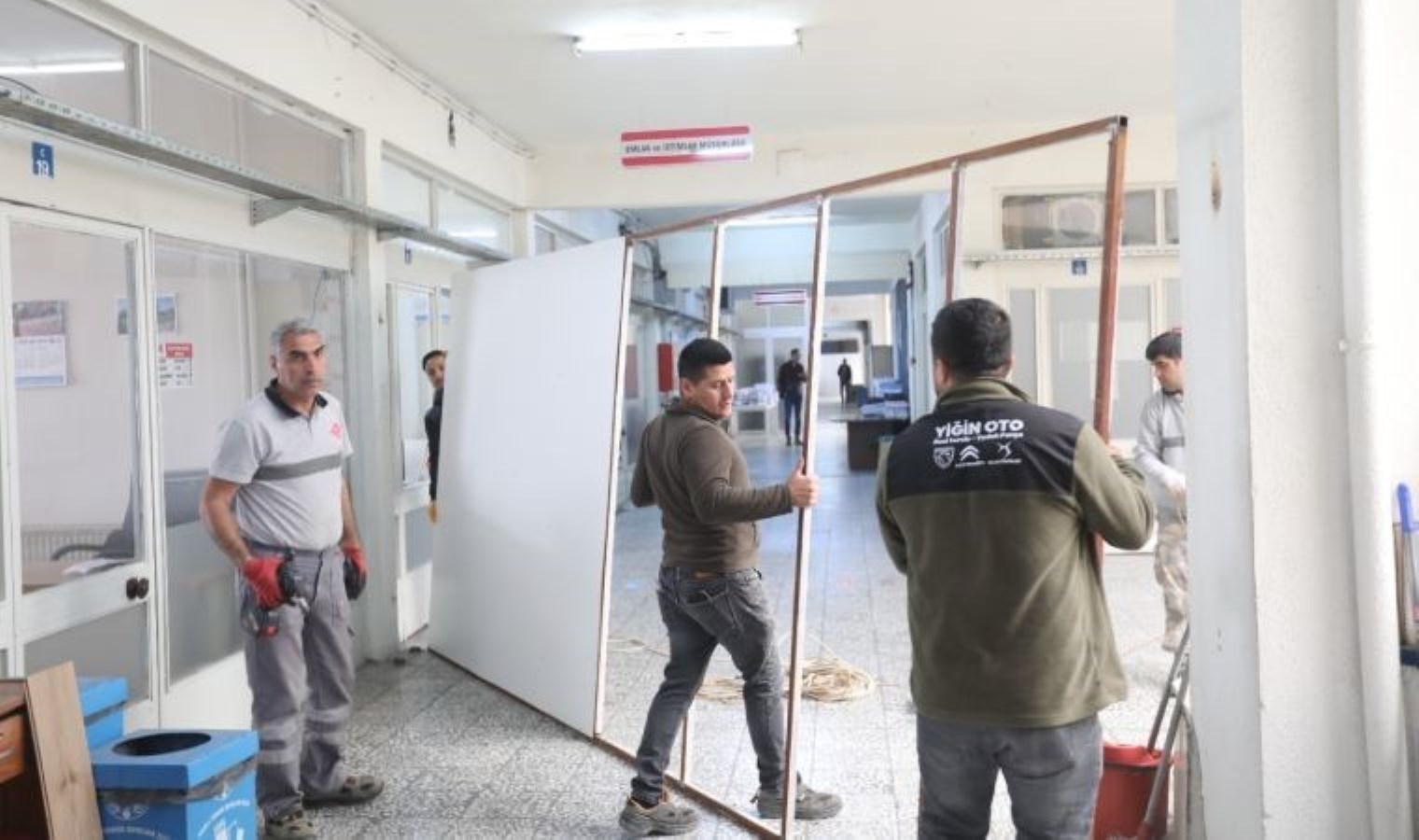 Efeler Belediyesi’nde birtakım ünitelerde vatandaşlara kapatılan kapılar kaldırıldı