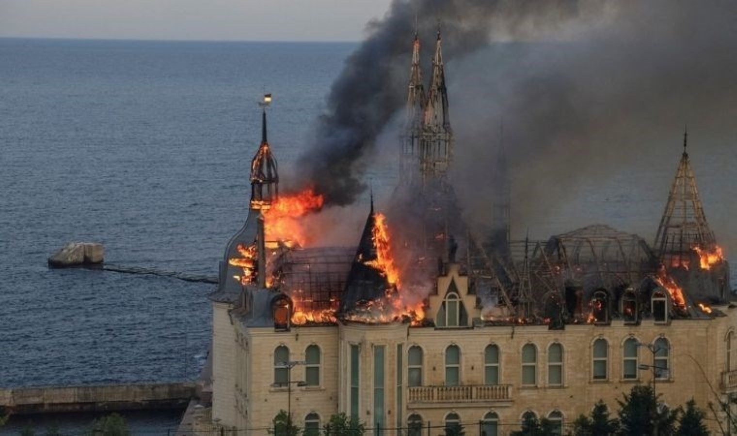 Eğitim kurumuna füze saldırısı: 5 kişi öldü!