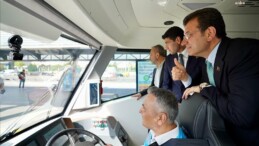 Ekrem İmamoğlu elektrikli metrobüsün test sürüşüne katıldı