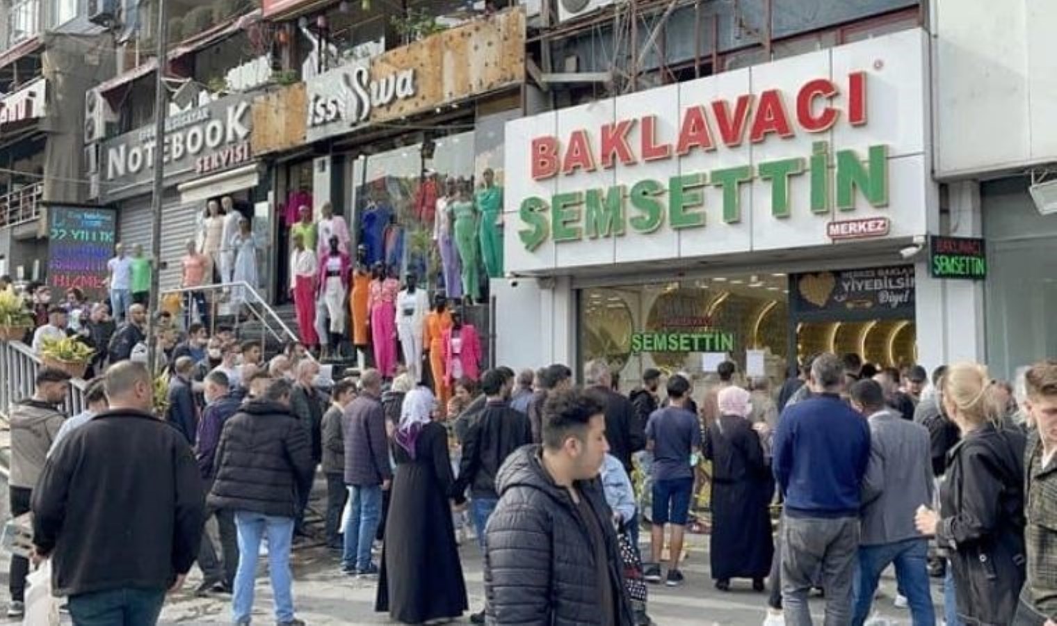 Emekli ucuz baklava kuyruğunda