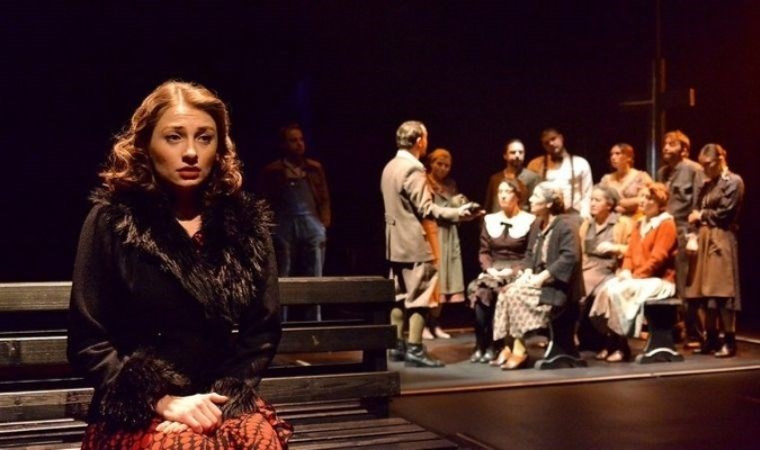 Emre Basalak’ın yönettiği oyun izleyicileri rahatsız edici hususlarla yüzleştiriyor: ‘Dogville’