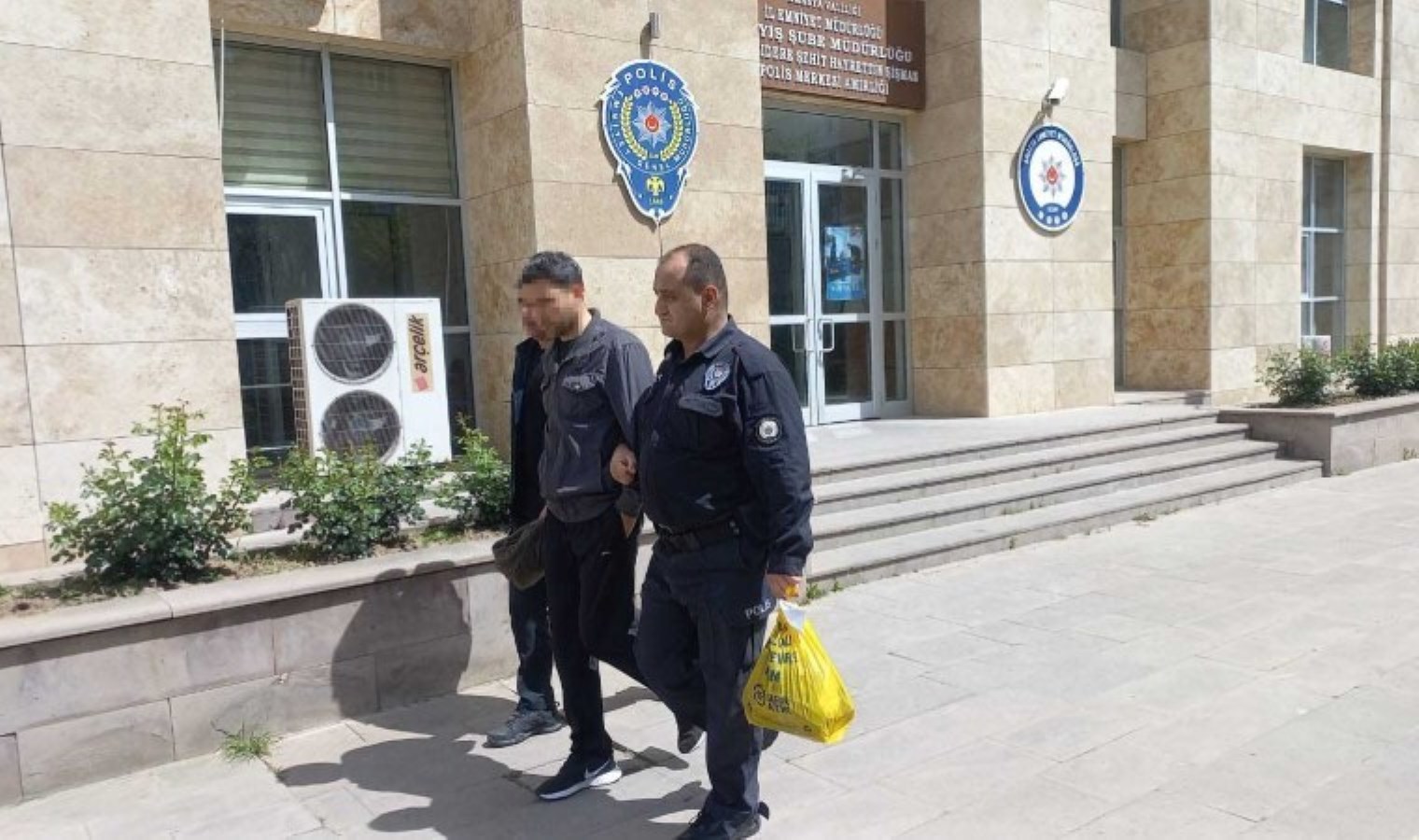 Engelli komşusunun burnunu kırıp, sıcak su ile yakan kuşkulu isimli denetimle özgür bırakıldı!