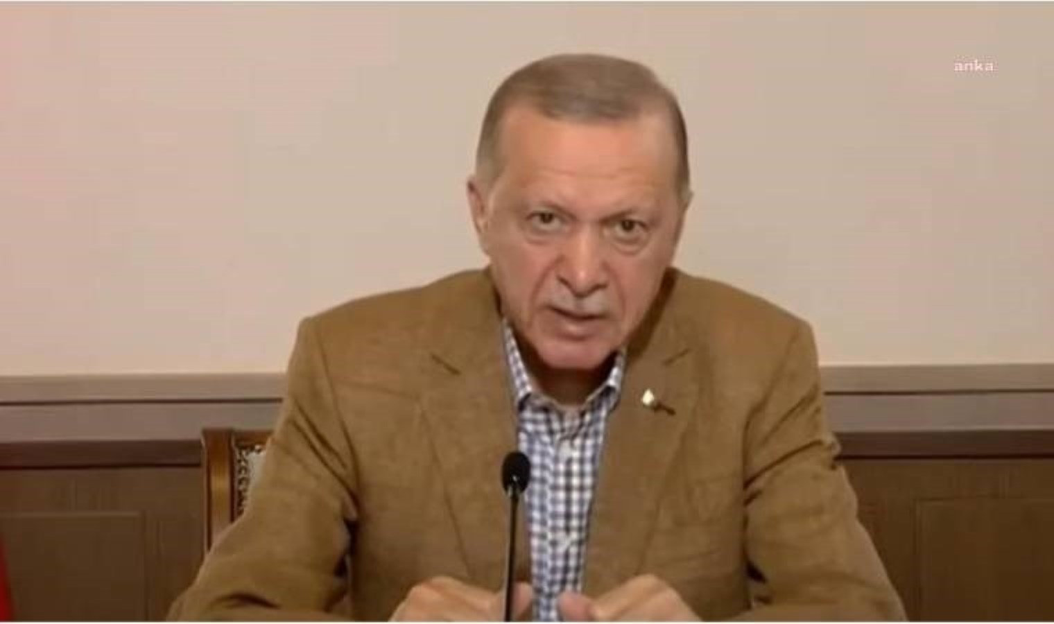 Erdoğan yeniden tekledi: Canlı yayında prompter kazası