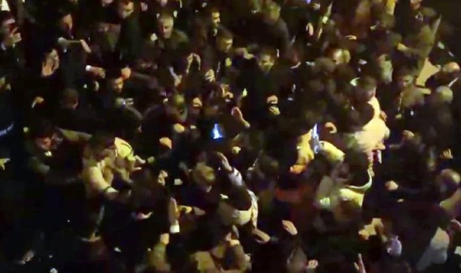 Erzurum’da mahallî seçim olayları… 1’i polis 4 kişi yaralandı!