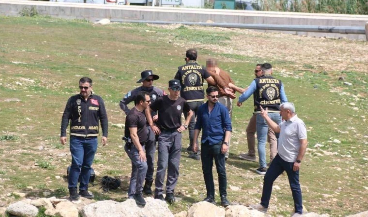 Eski eşi hakkında dedikodu yaptığını argüman ettiği akrabasını sırtından vurarak öldürdü