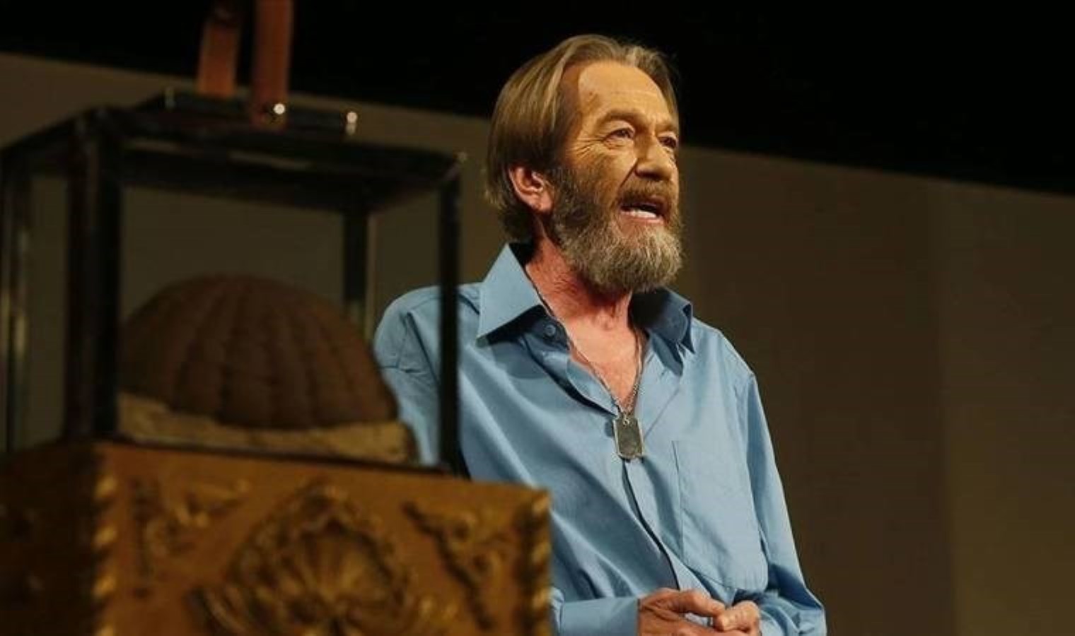 Ferhan Şensoy’un ‘Hayrola Karyola’ oyunu yine sahnelerde