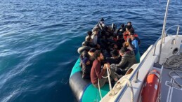 Foça’da 6’sı çocuk 57 kaçak göçmen yakalandı