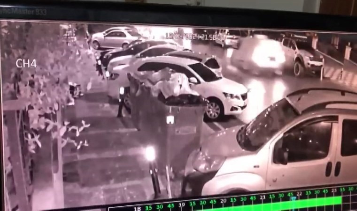 Fren yerine gaza bastı… 14 araca çarptı!