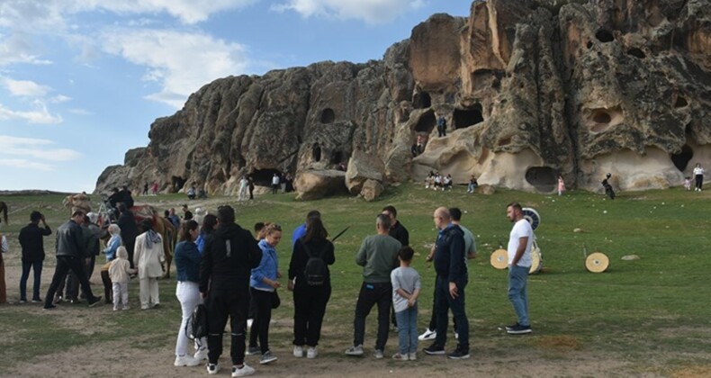 Frigya, bayramda yerli turistle hareketlendi