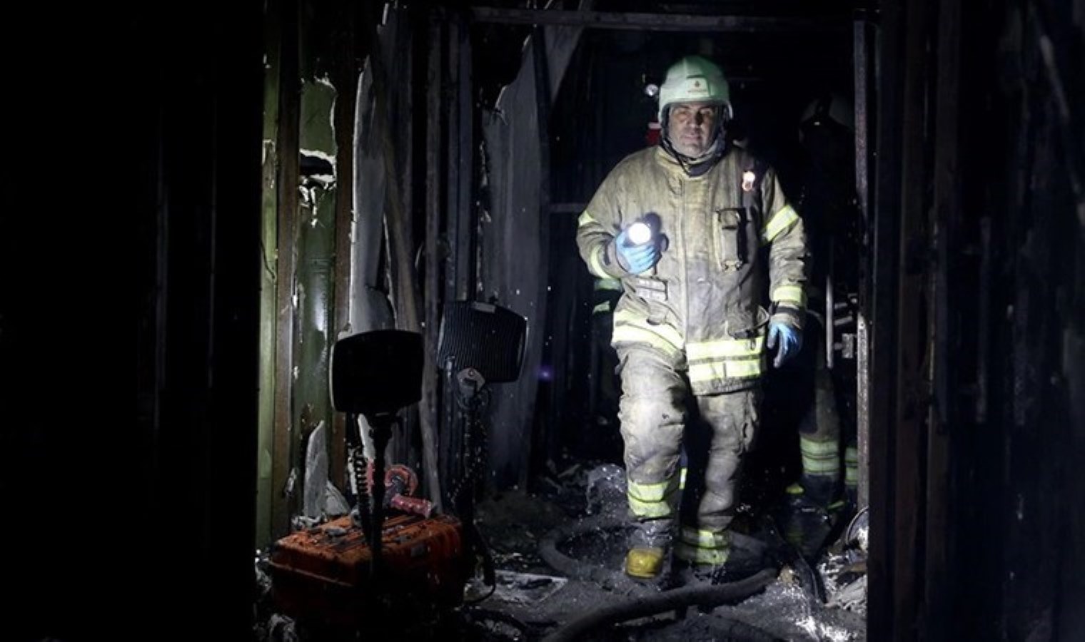 Gayrettepe’deki yangın faciasında yeni imaj: Alevlerin Masquerade Club gece kulübünü sardığı anlar ortaya çıktı!