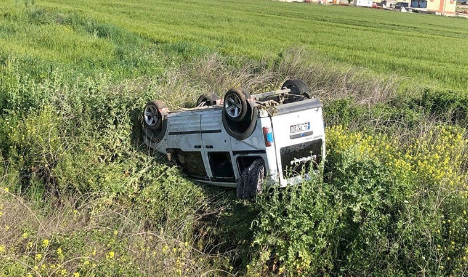 Gaziantep’te hafif ticari araç, aksi döndü: 6 yaralı