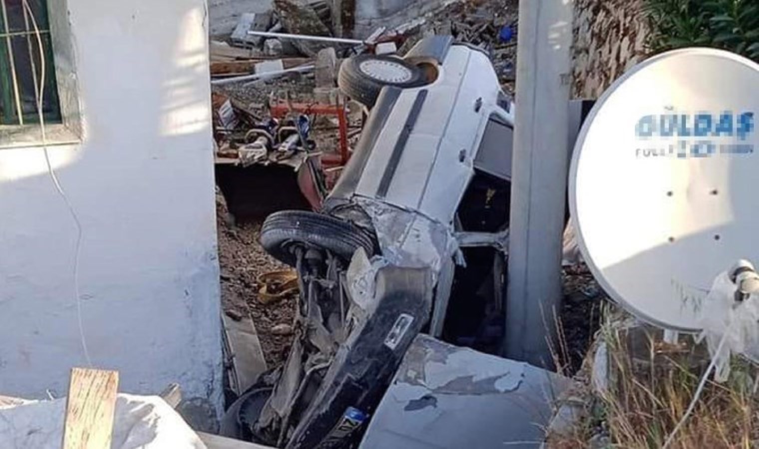 Gece kaza oldu, şoförün öldüğü gündüz farkedildi!