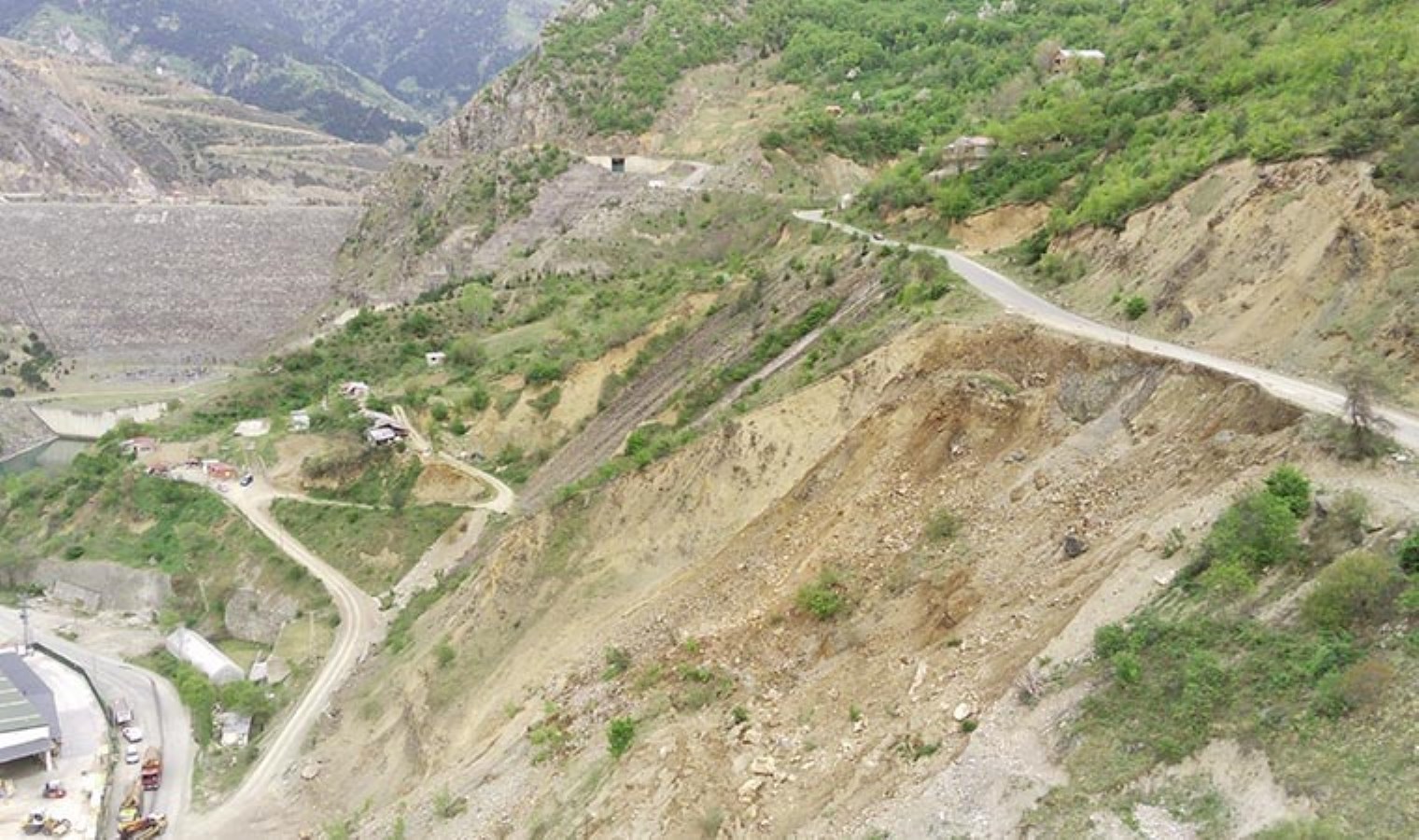 Gümüşhane’de baraj yakınında heyelan!
