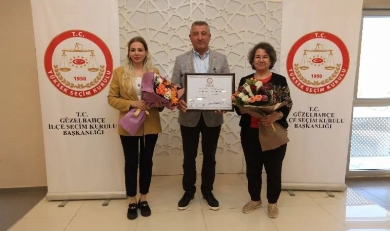 Güzelbahçe’de lider Günay mazbatasını aldı