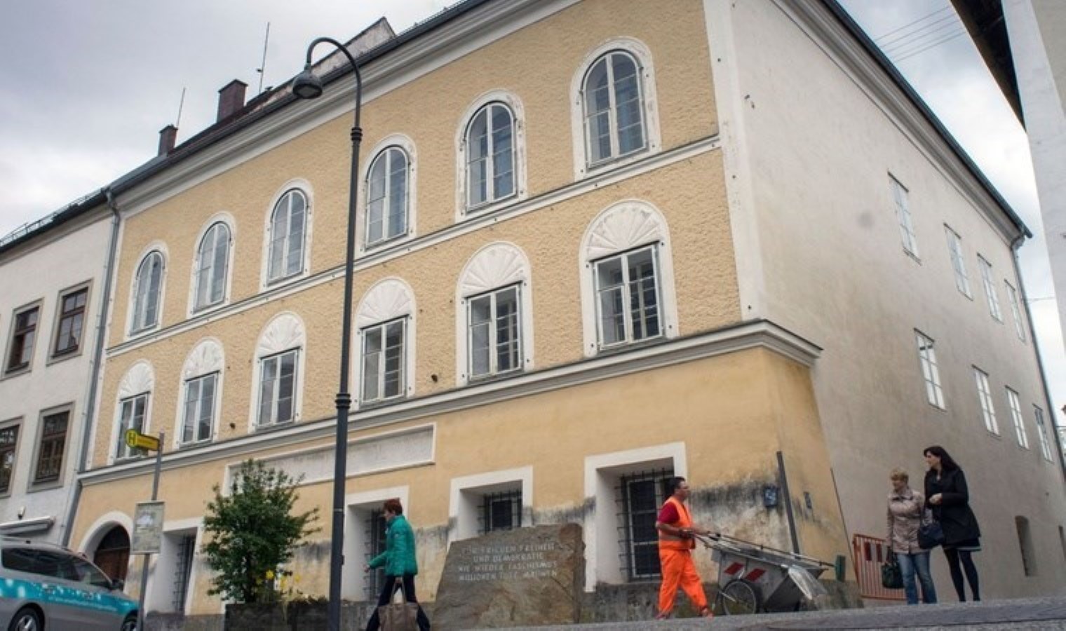 Hitler’in doğduğu konuta beyaz güller bıraktılar: 4 Alman vatandaşına gözaltı