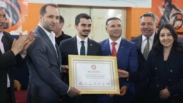 Hüseyin Can Güner mazbatasını aldı