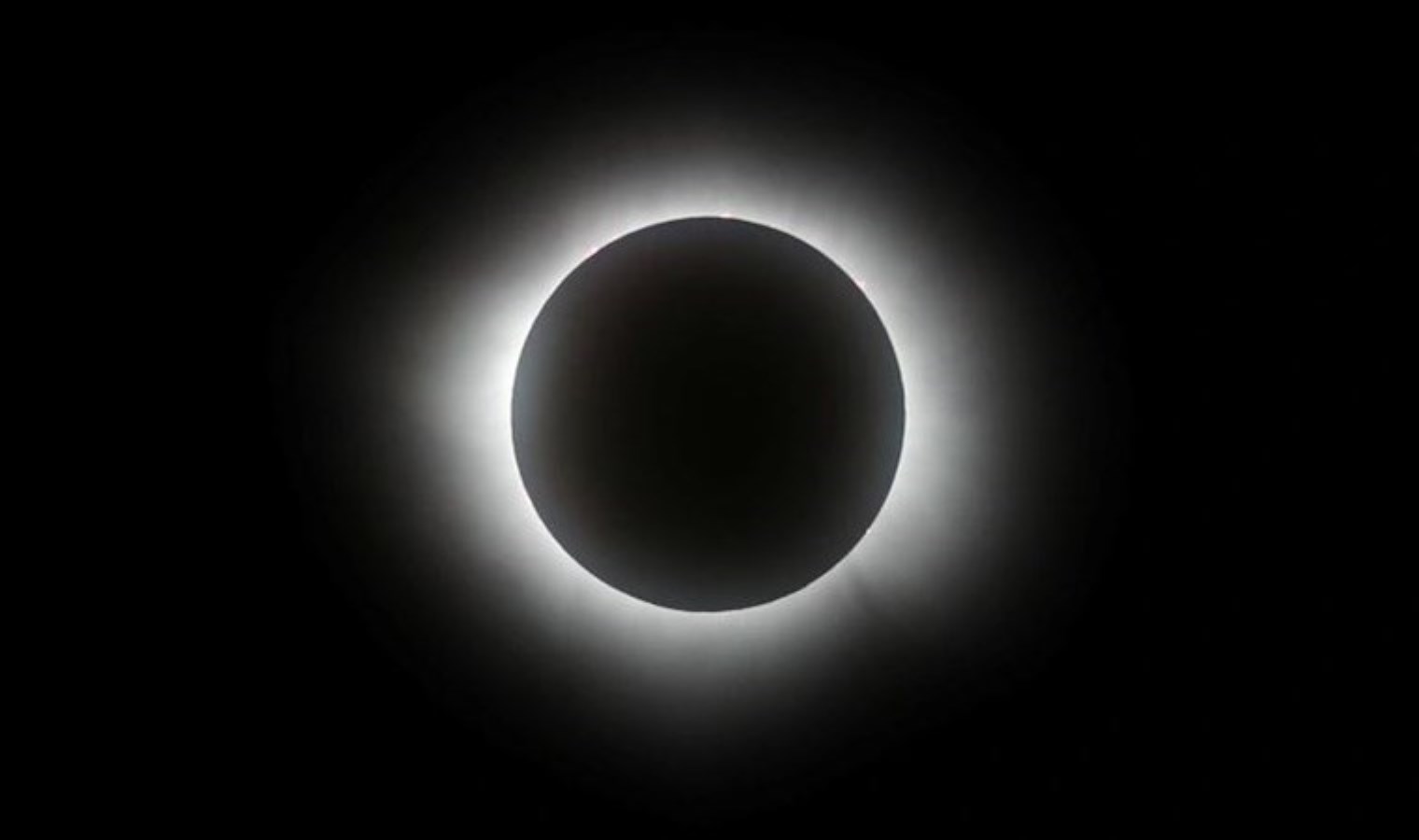 ‘İlk manzaralar geldi…’ Tam güneş tutulması başladı!