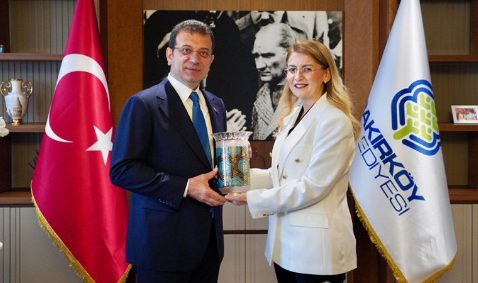 İmamoğlu’ndan, Ayşegül Ovalıoğlu’na tebrik ziyareti: ‘Kadın lider Bakırköy’e uğurlu gelsin’