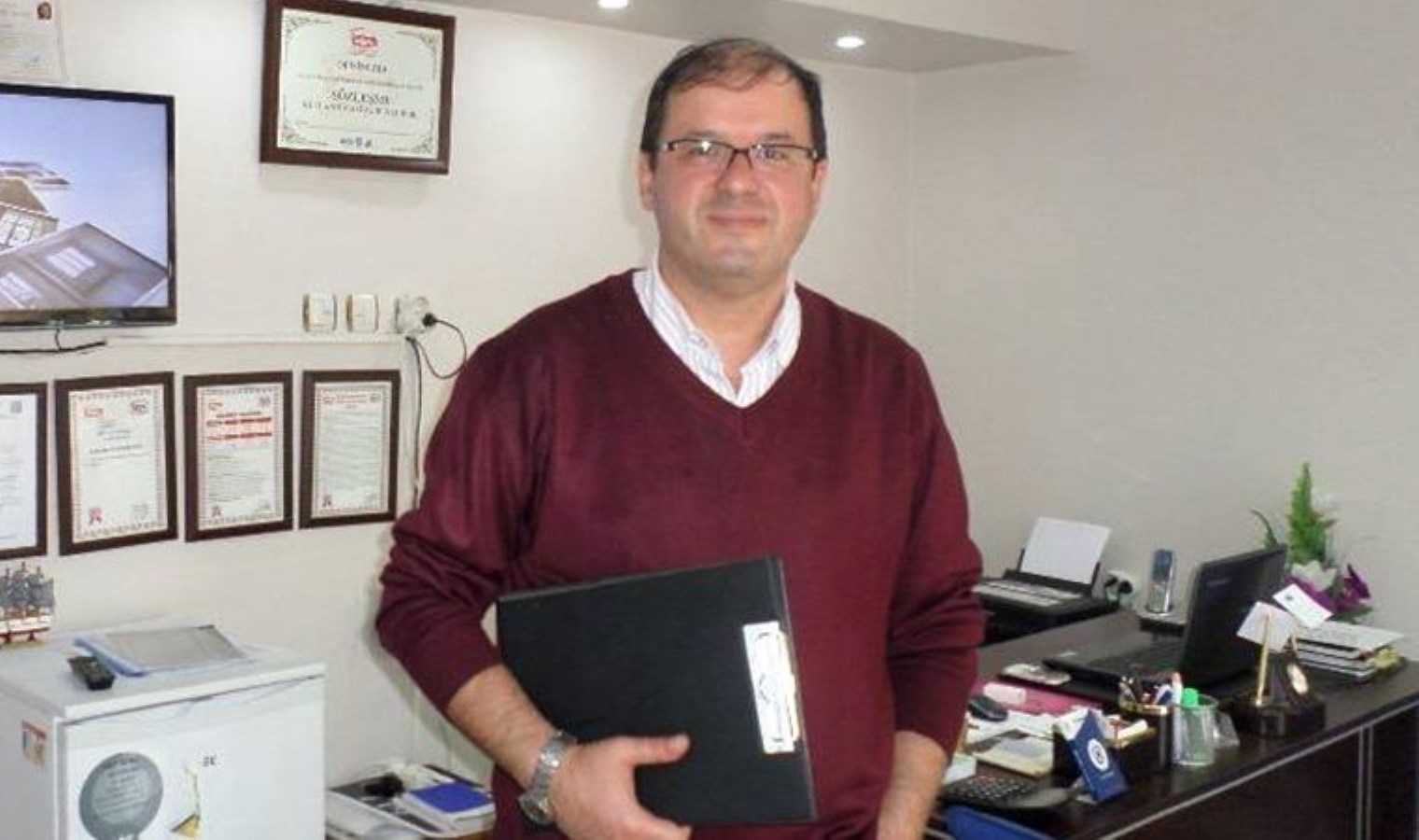 İnşaat halindeki apartmanın asansör boşluğuna düşen emlakçı öldü