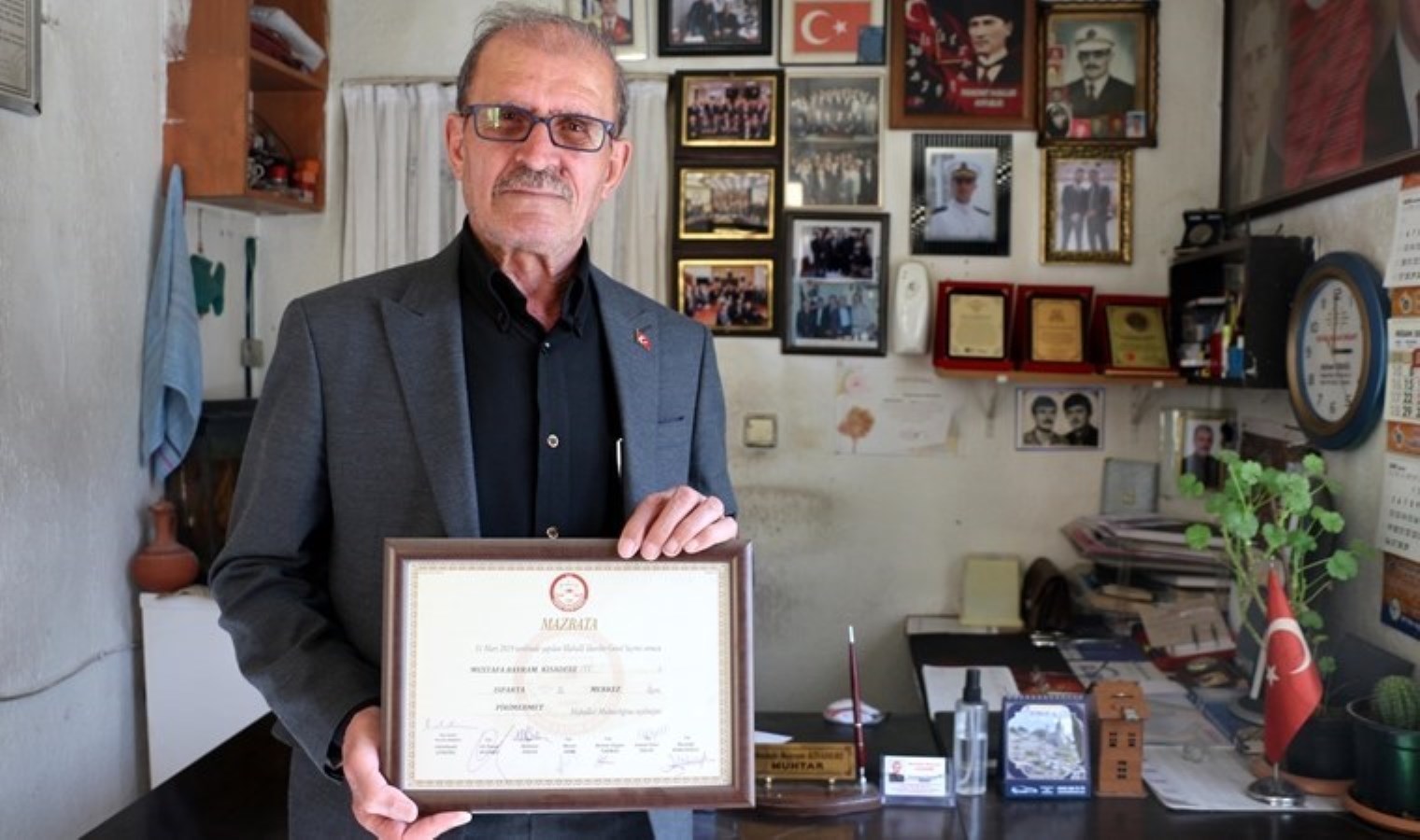 Isparta’da 75 yaşındaki muhtar 29 yıldır vazife yapıyor