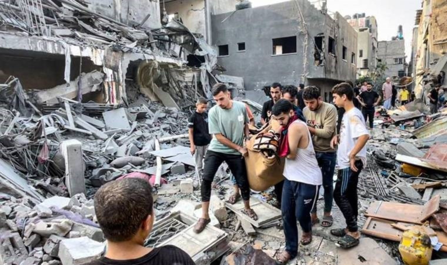 İsrail’in saldırısında Hamas lideri Heniyye’nin 3 oğlu ve torunları öldü