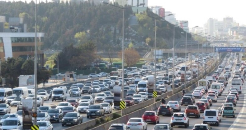 İstanbul’da bayram öncesi trafik yoğunluğu