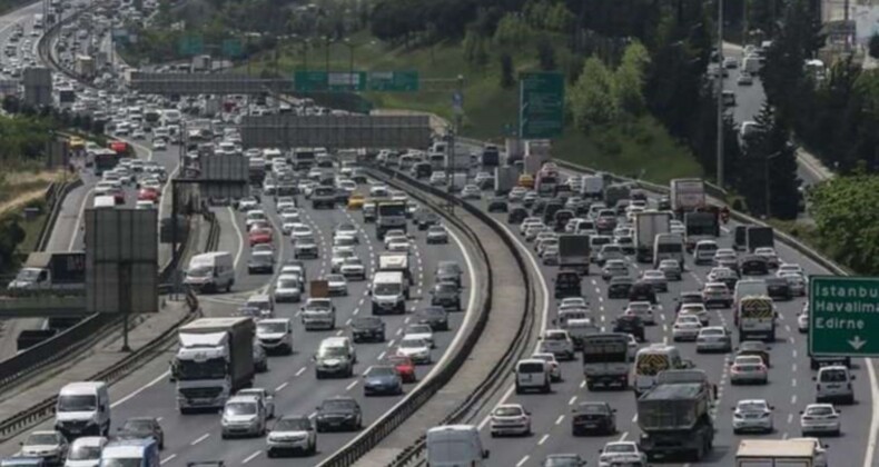 İstanbul’da haftanın birinci iş gününde trafik yoğunluğu yaşanıyor