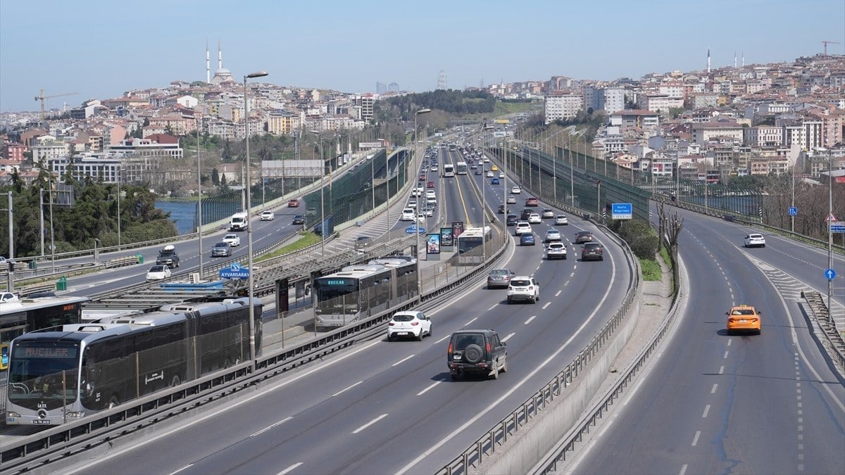 İstanbul’da haftanın ilk iş günü yollar boş kaldı!