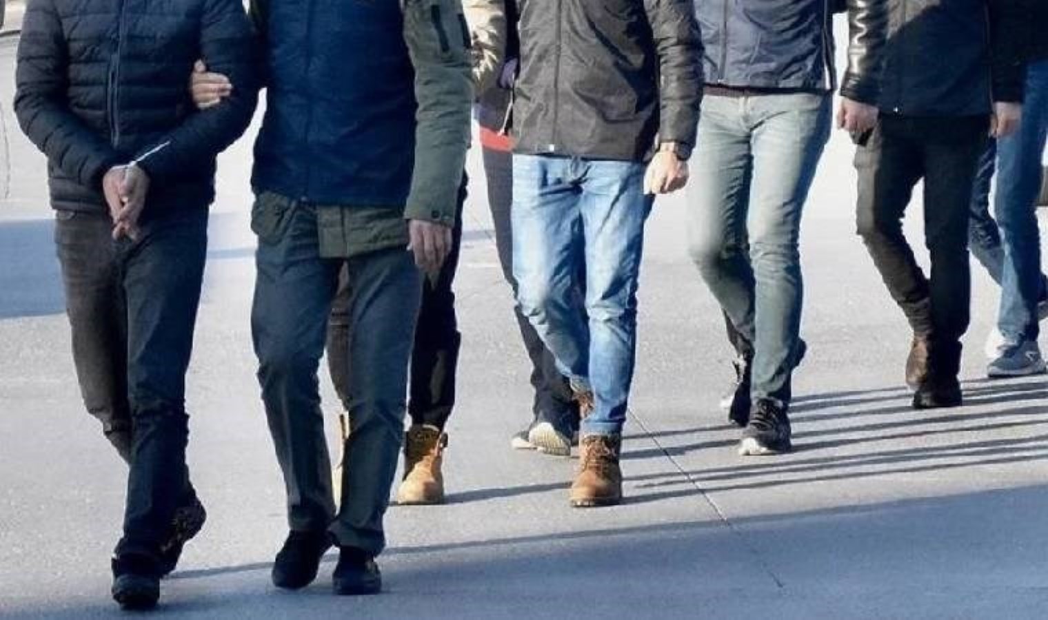 İzmir’de elebaşılığını Barış Boyun’un yaptığı kabahat örgütüne operasyon: Gözaltılar var!