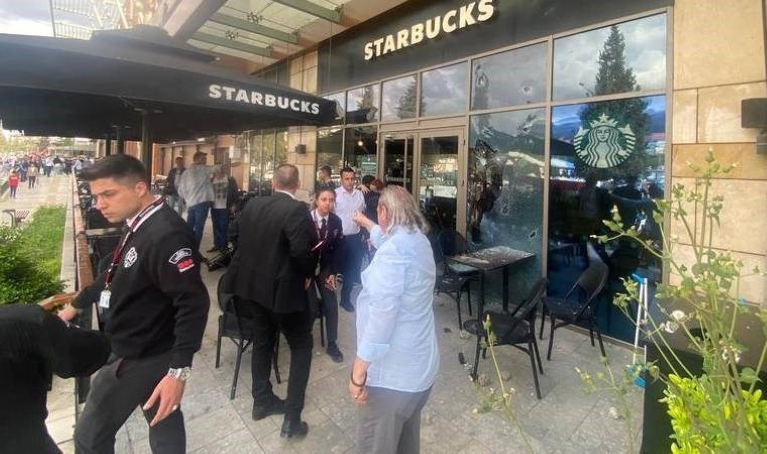 Kahramanmaraş’ta Starbucks’a taşlı silahlı hücum: 1 yaralı