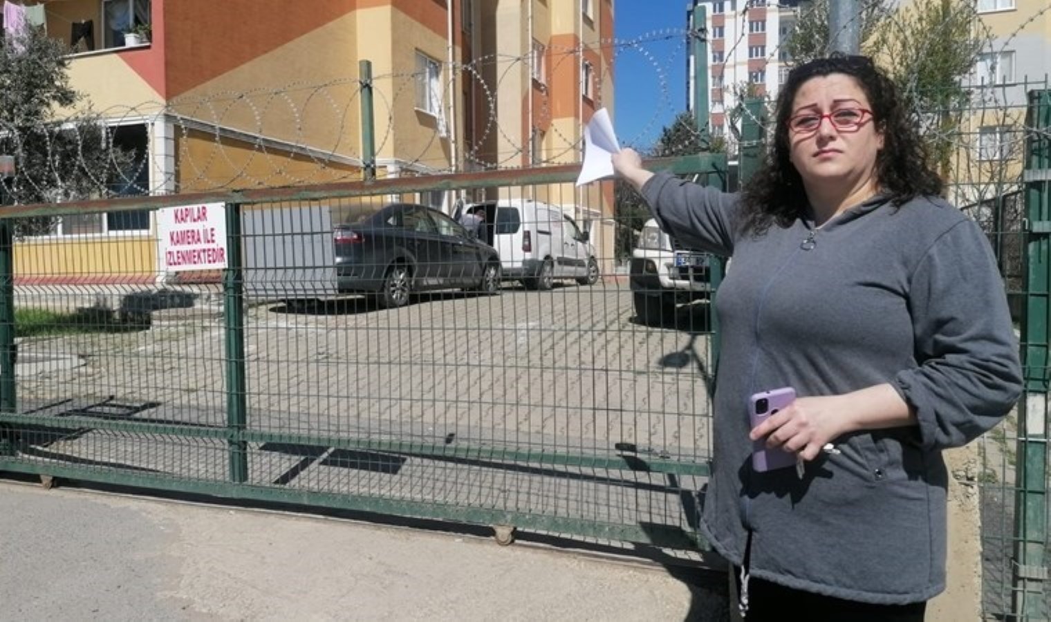 Kiracısını konuttan çıkarmak için su sayacının borusunu kesti