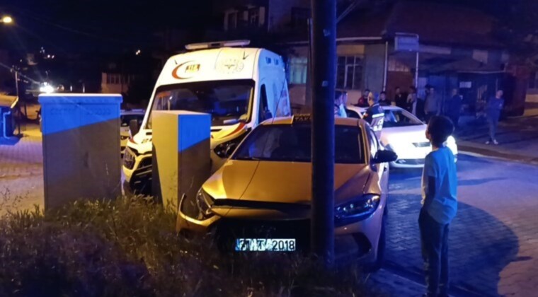 Kırıkkale’de ambulans ile taksi çarpıştı: 4 yaralı