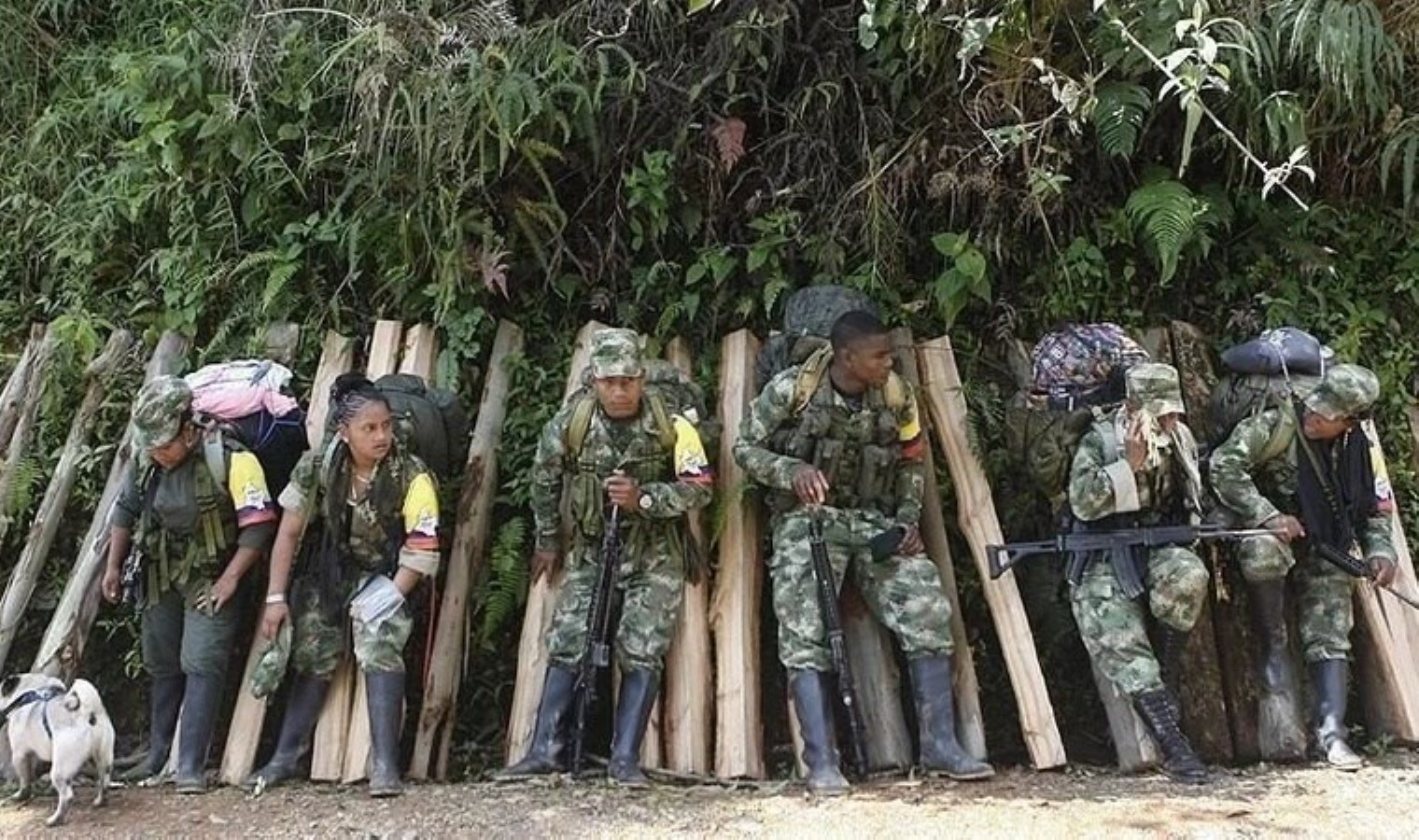 Kolombiya’da eski FARC üyelerine operasyon: 15 meyyit