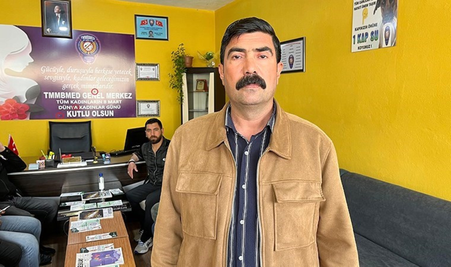 Komşuya iftara gitti mevtten kurtuldu! Koltuğunun gerisine 4 kurşun isabet etti…