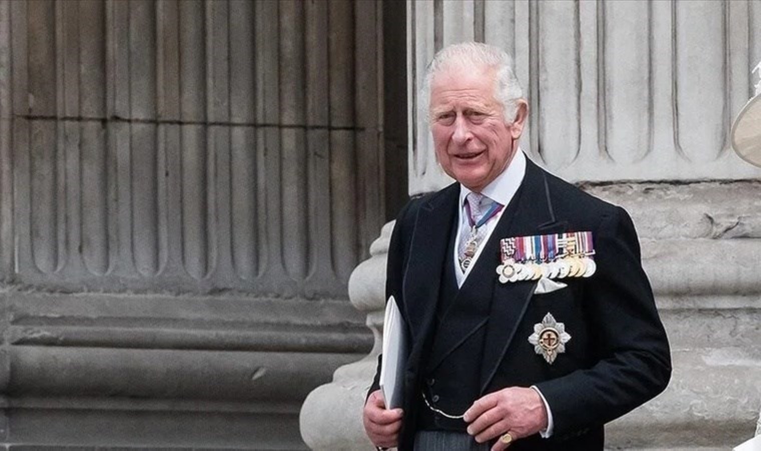 Kral III. Charles imzaladı: Ruanda Planı maddeleşti