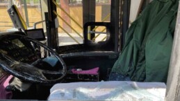 Küçükçekmece’de yolcu İETT otobüsünün sileceğini ve camını kırdı
