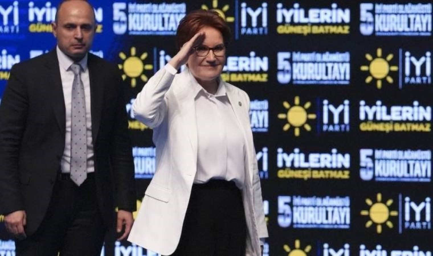 Lidere ‘İYİ’ bahtlar: Muhalefette yenilenme sürüyor, Akşener çekildi delegeler ikiye bölündü…